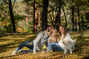 Семейство и тяхното куче заснети от Фотограф и видеограф Симона и Георги Миневи